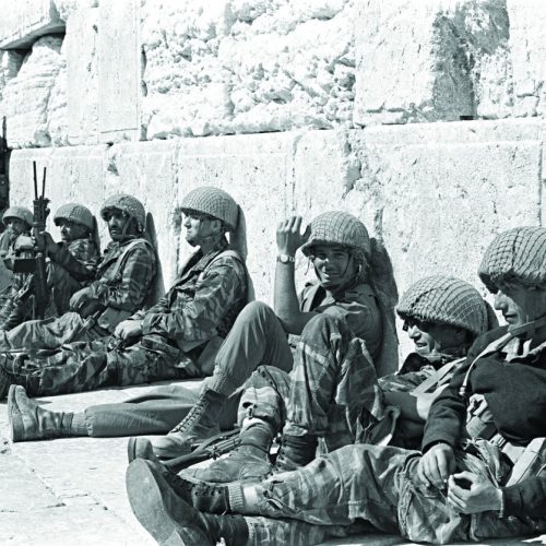 Soldados israelíes en el Muro de los Lamentos, 1967