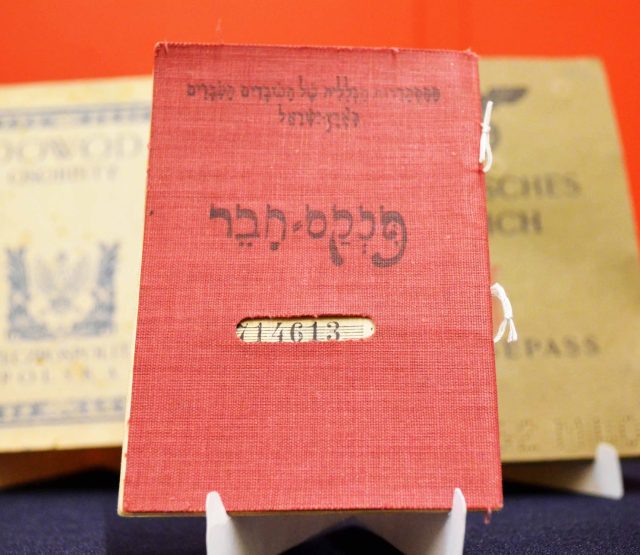 En los acervos del CDIJUM resguardamos un carnet de afiliación de la Histadrut con el número 714613.